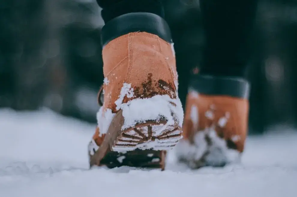 hiking-boots-vs-snow-boots-outsole