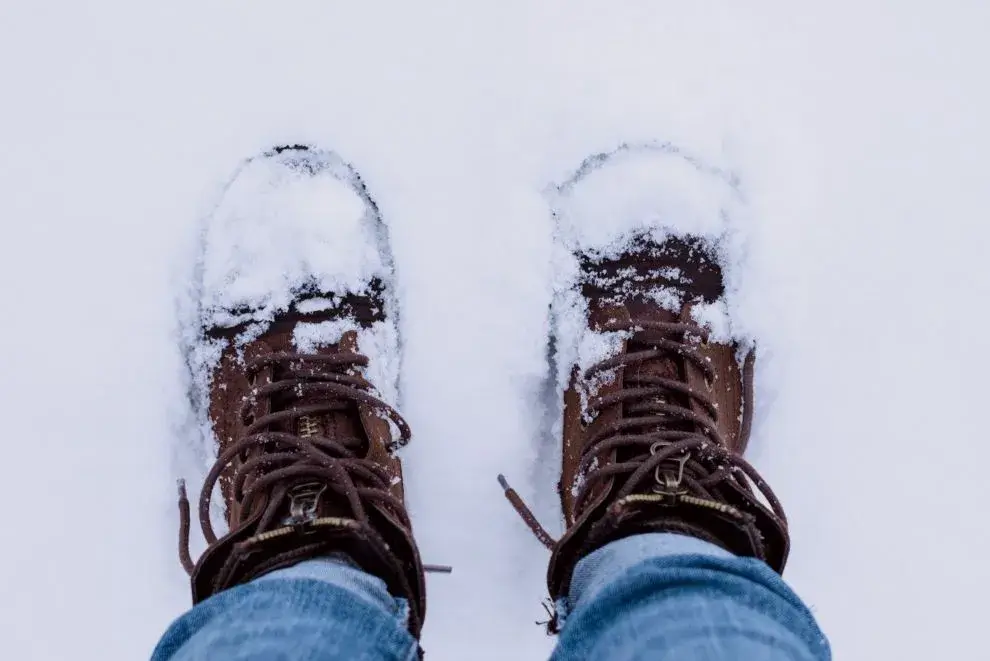 snow-boots-vs-hiking-boots-breathability